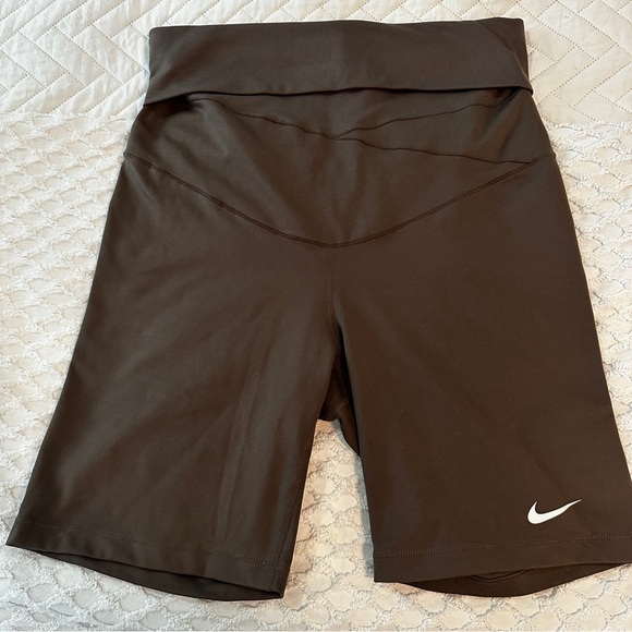 Nike Dri-FIT Sculpt High-Waist Fold-over Biker Shorts Brown Medium - Picture 2 of 11
